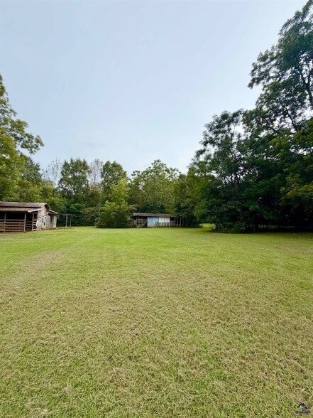 Building Photo - 533 Lake Joy Rd
