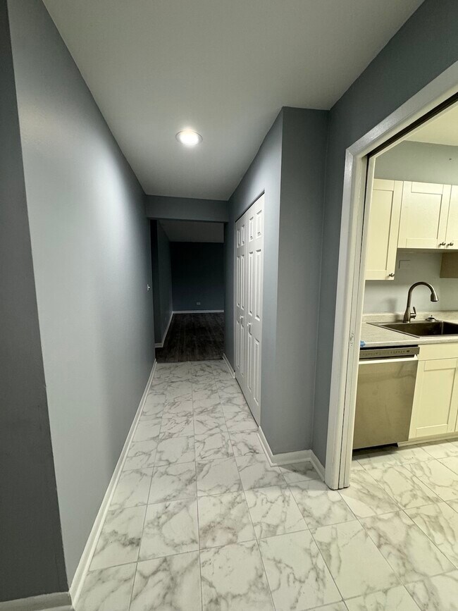 Building Photo - 1920 Cherry Ln