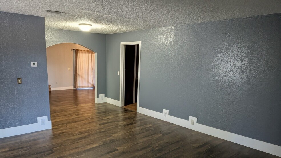 Building Photo - 4905 Raley Blvd