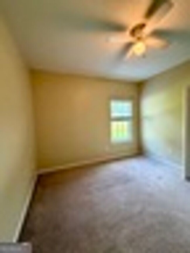 Building Photo - 200 Royal Palms Ave