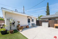 Building Photo - 7529 Oakdale Ave
