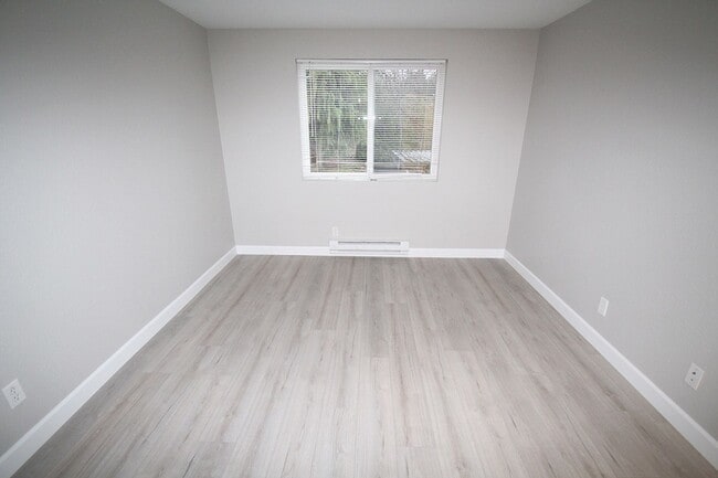 Building Photo - REMODELED KIRKLAND 2 BED CONDO FOR RENT W ...