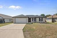 Building Photo - 2303 Thomas St