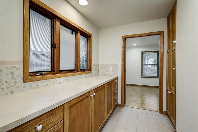 Building Photo - 1051 Gardenia Dr