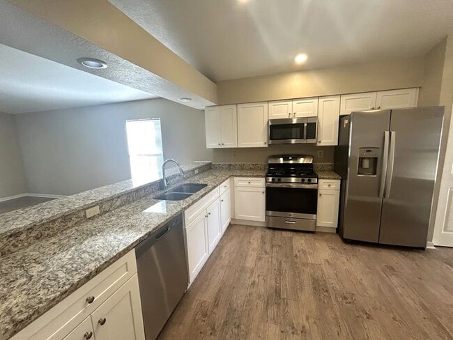 Building Photo - 3019 Pyramid Ave