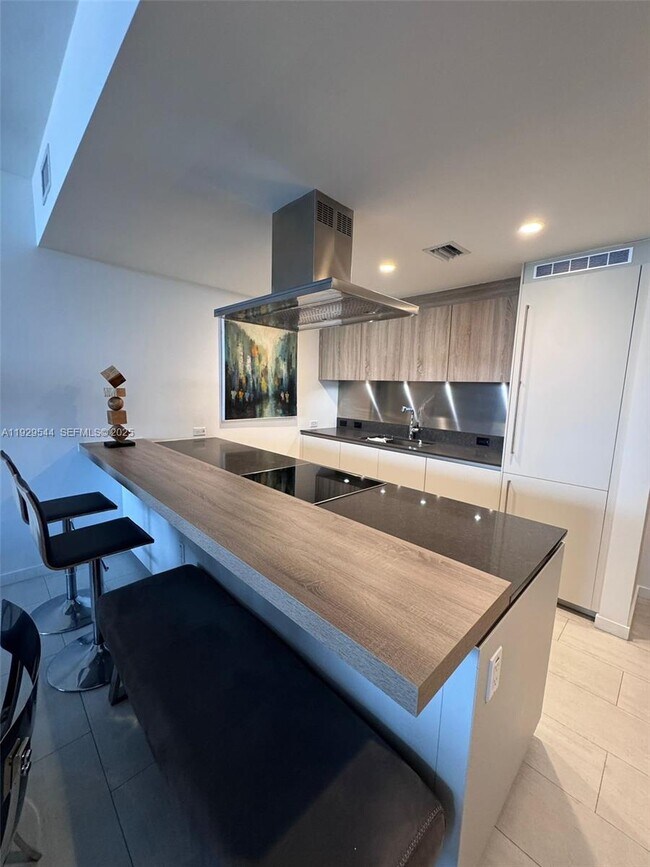 Building Photo - 1000 Brickell Plaza