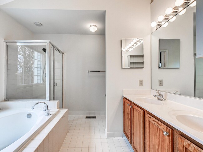 Building Photo - 11919 Thurloe Dr