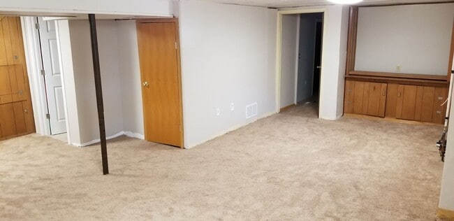 Building Photo - 3 Bedroom 2 Bath House For Rent