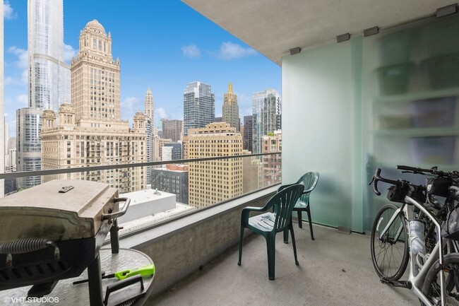 Building Photo - 8 E Randolph St
