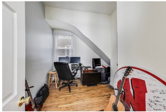 Building Photo - 1630 N Talman Ave