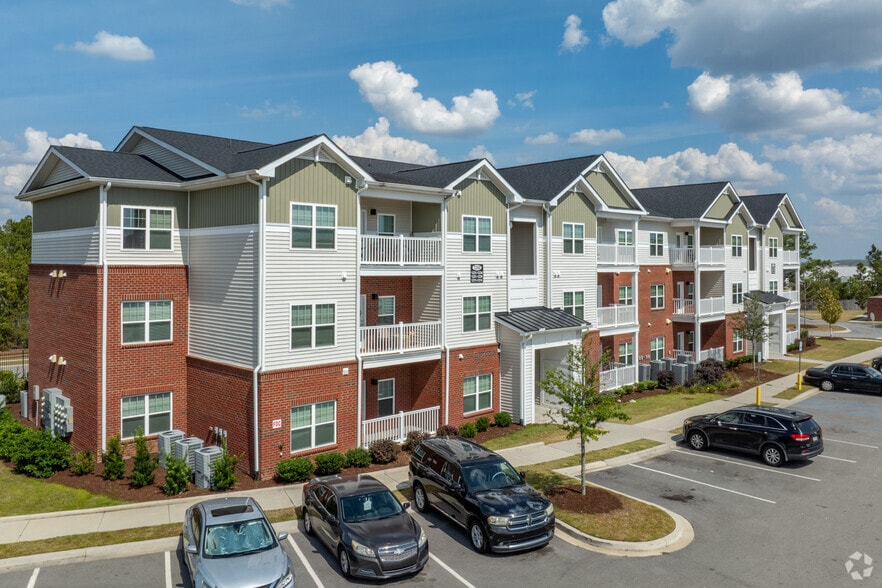 Building Photo - Colonel Bluffs