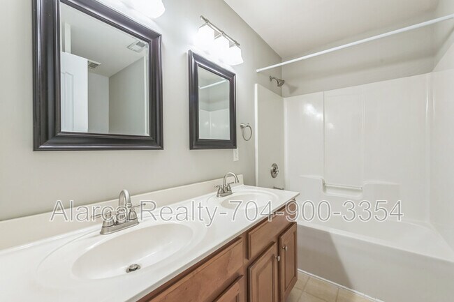 Building Photo - 2901 Meherrin Ct