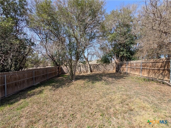 Building Photo - 1013 Misty Acres Dr