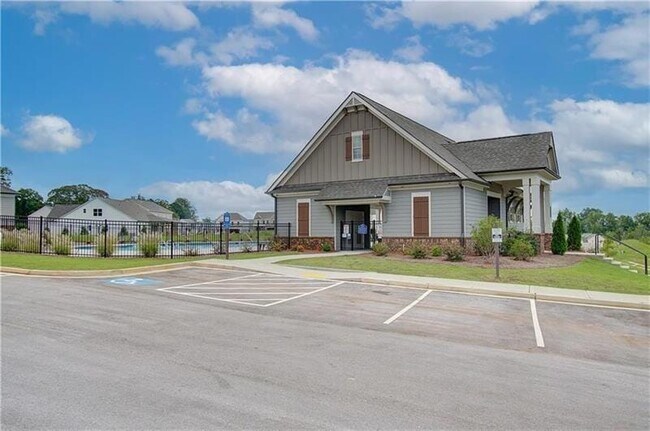 Building Photo - 4599 Silver Oak Dr SW