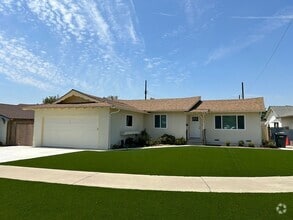 Building Photo - Beautifully Upgraded 3 Bed 2 Bath Home in ...