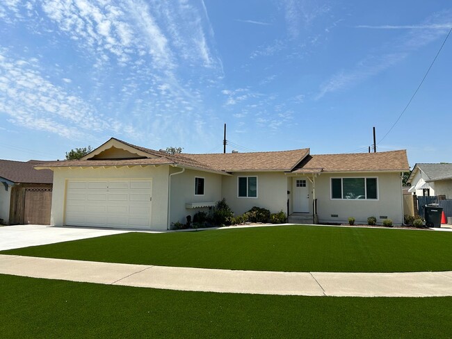 Primary Photo - Beautifully Upgraded 3 Bed 2.5 Bath Home i...