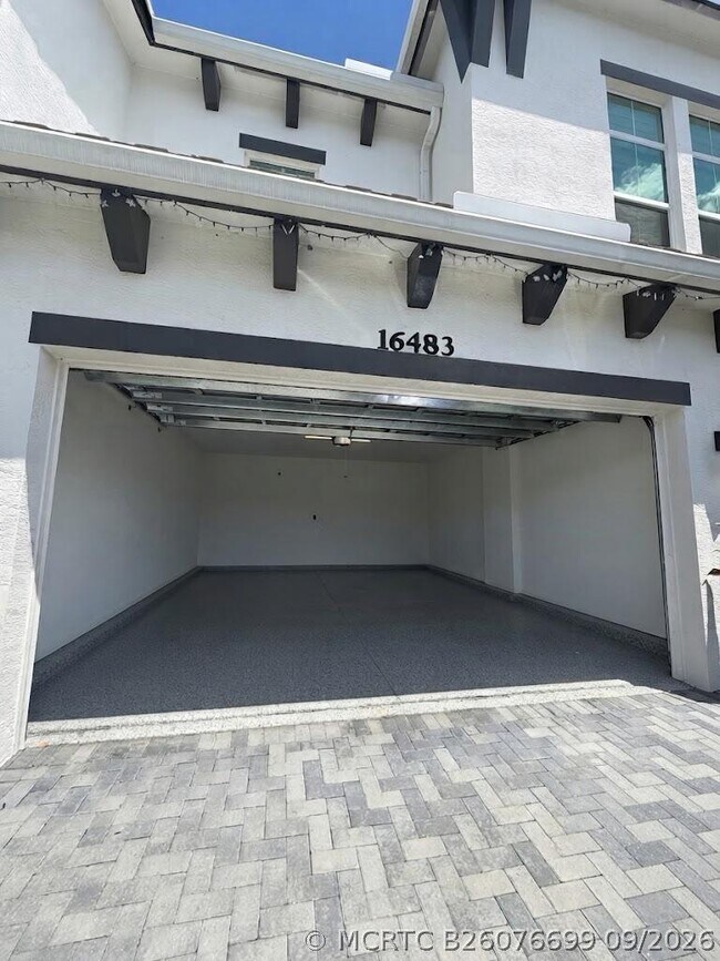 Building Photo - 16483 Helix Ct