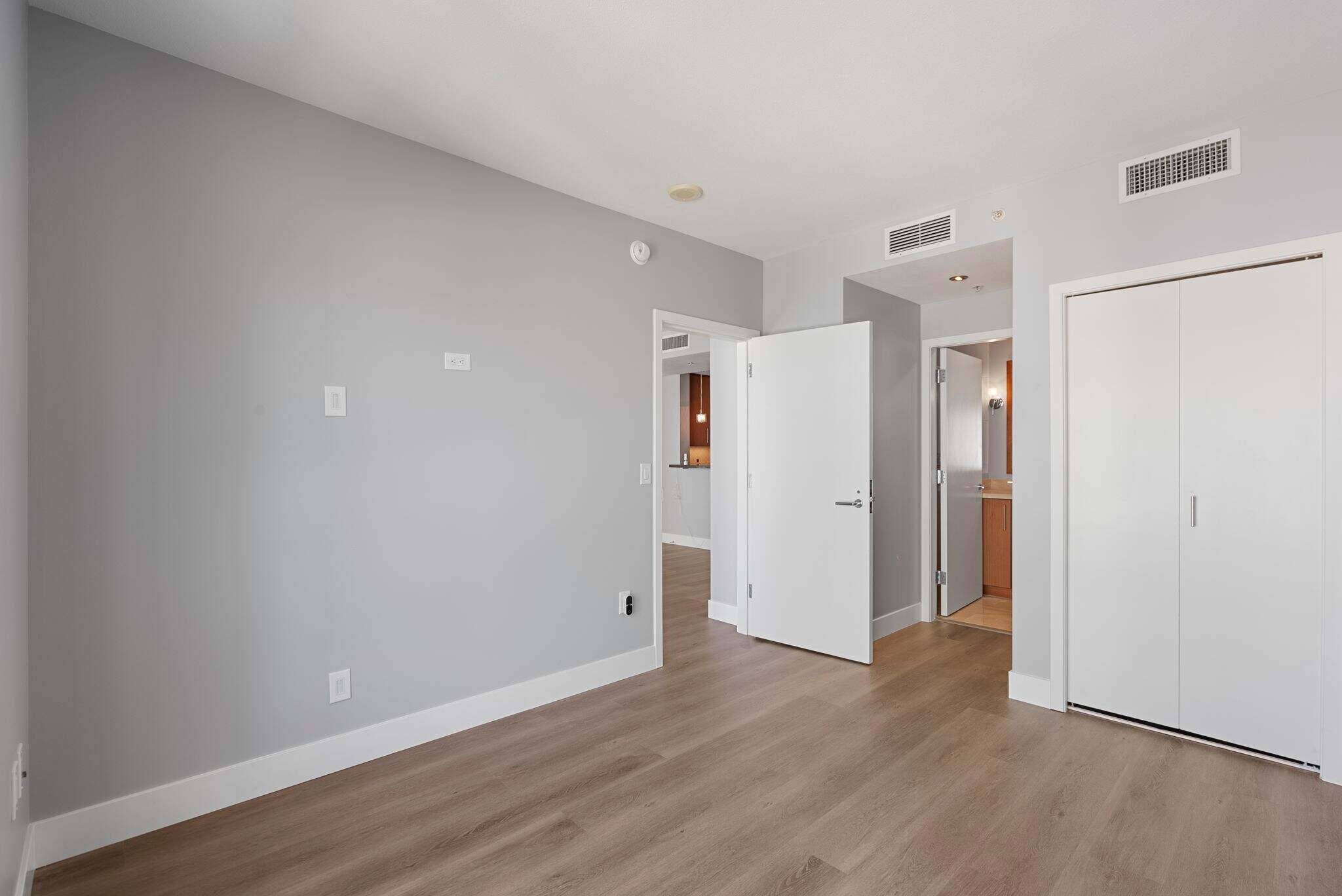 Building Photo - 325 7th Ave