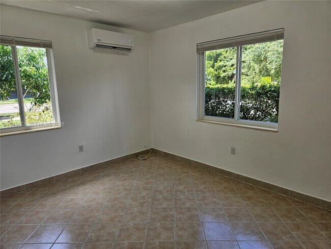 Building Photo - 145 SW 60th Ct