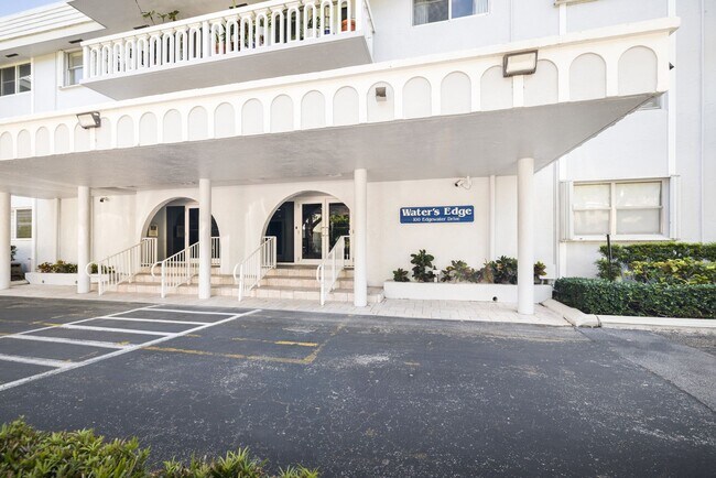 Building Photo - 100 Edgewater Dr