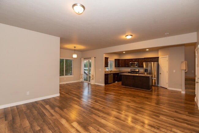 Building Photo - Beautiful Home in Midvale!