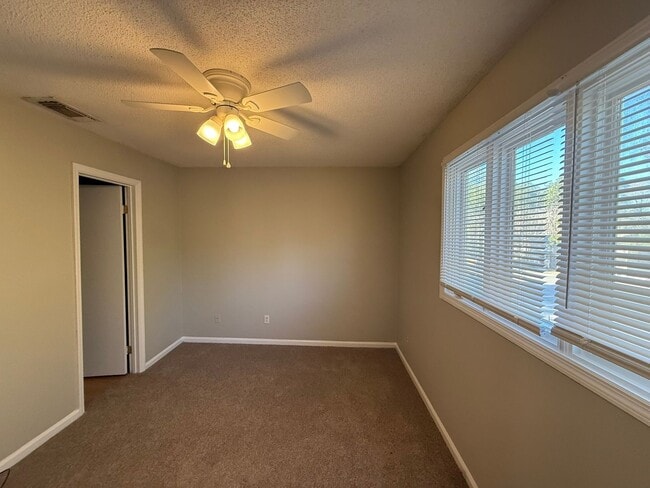 Building Photo - 2 Woodrum Pl