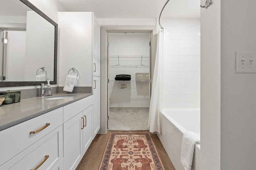 Building Photo - 1301 Leah Ave