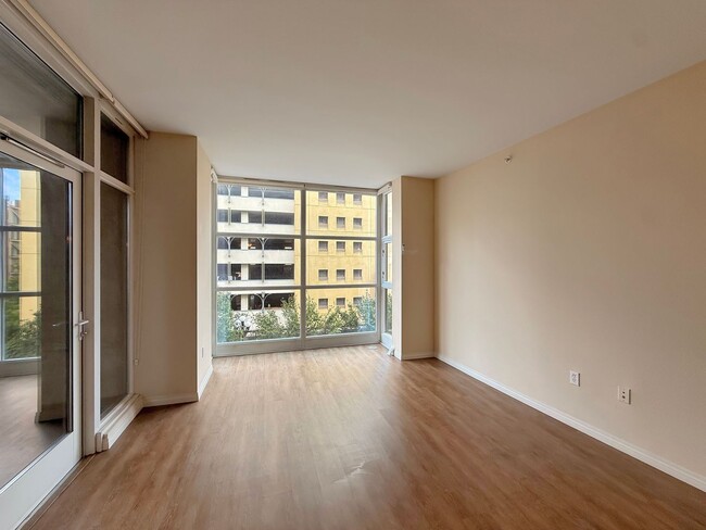 Building Photo - Newly Remodeled 2B/2BA condo w/ Reserved P...