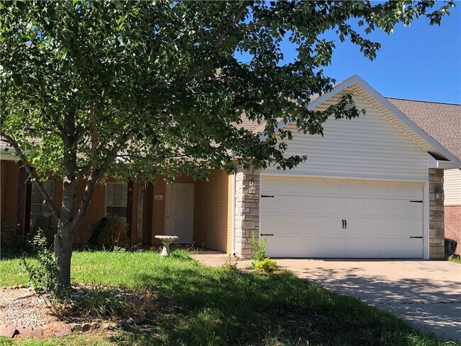 Building Photo - 3204 SW Windrift Ave