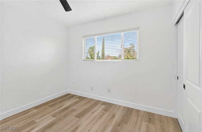 Building Photo - 405 Scenic Dr