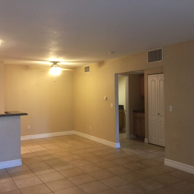 Building Photo - Gated Community * Downstairs 1 bedroom * Community Pool & Fitness Room