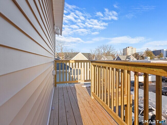 Building Photo - 27 5th St