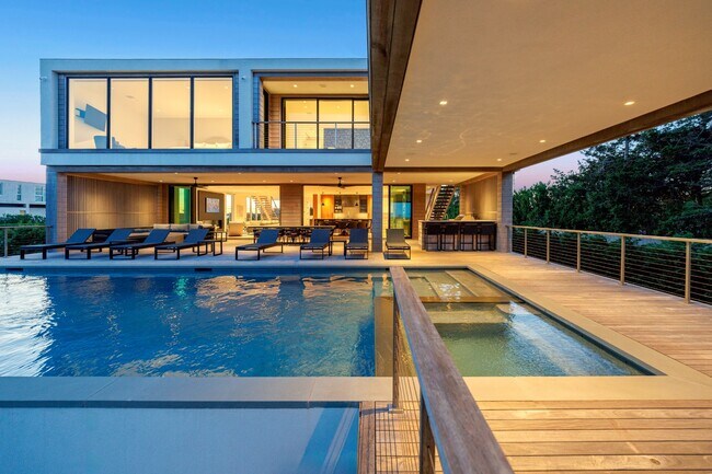 Building Photo - 345 Dune Rd