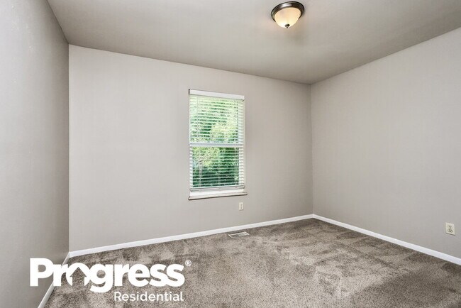 Building Photo - 251 Flora Dr