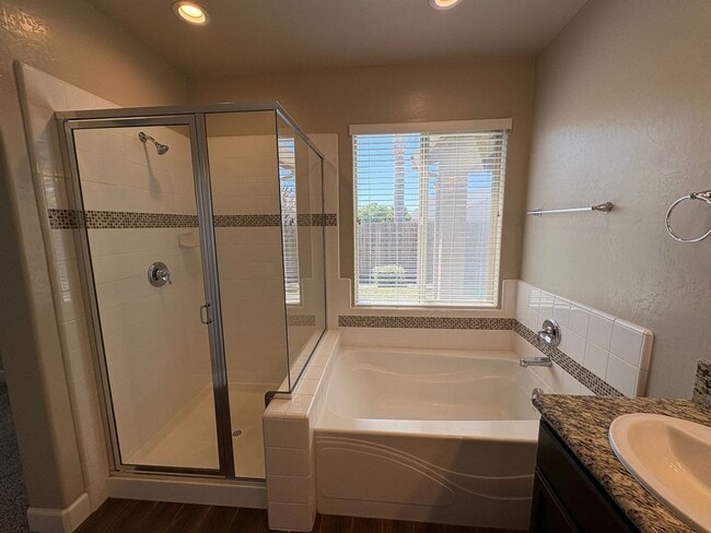 Building Photo - Lovely SE Tulare available now!