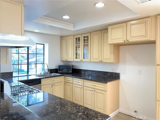 Building Photo - 2303 Presado Dr