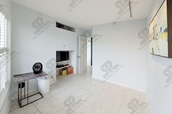 Building Photo - 1BR / 1Bath / 1Pkg Condo Rental at Hale Luana!