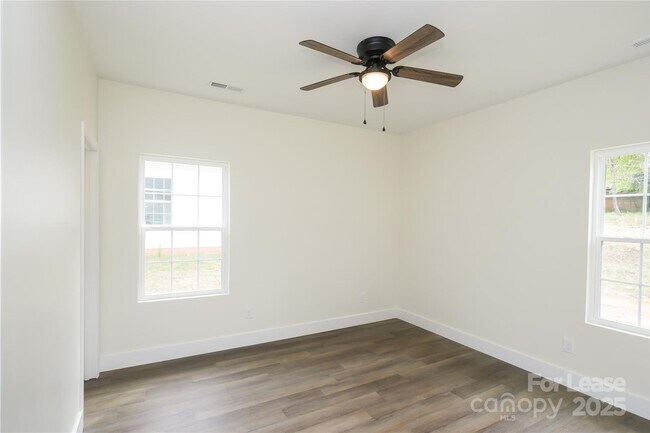 Building Photo - 1709 N Clay St