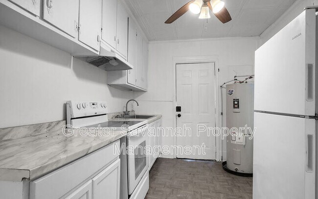 Building Photo - 612 W 42nd St