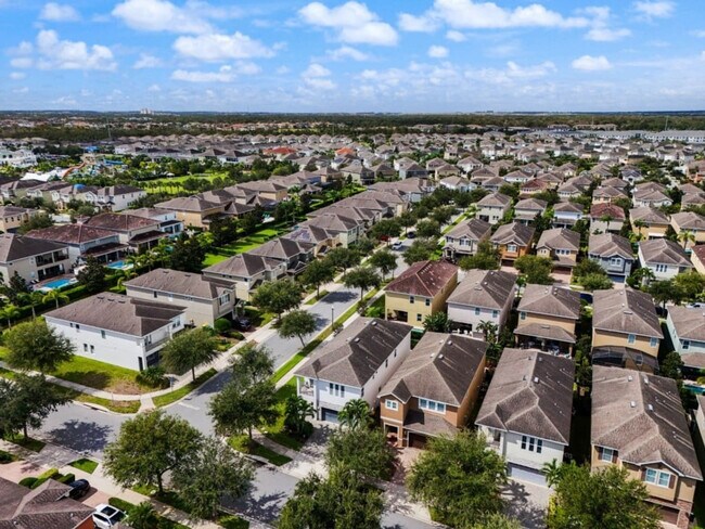 Building Photo - 350 Lasso Dr