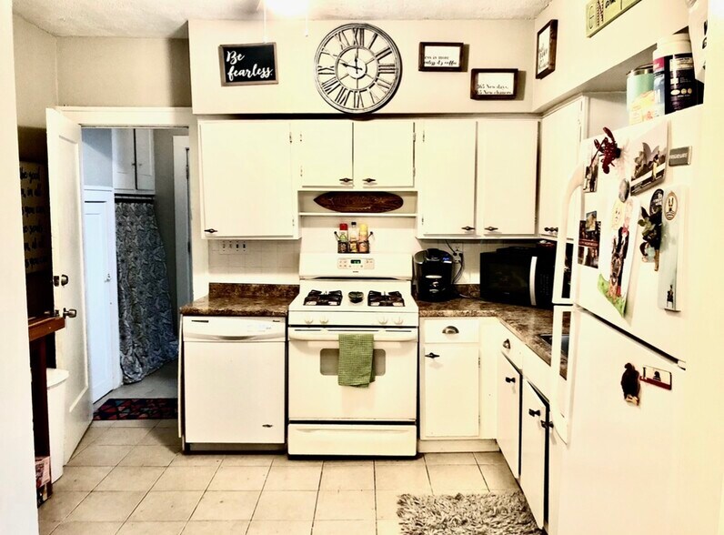 Building Photo - 1124 Summit Ave