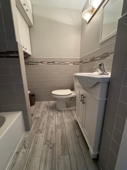 Building Photo - 118 3rd Ave