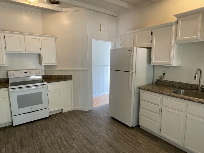 Building Photo - Charming & Bright 3 Bedroom 1 Bathroom Home Walking Distance to SJSU