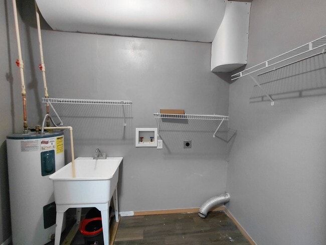Building Photo - 15430 Top Dr