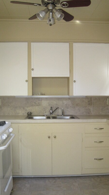 Building Photo - 2537 Laporte Ave