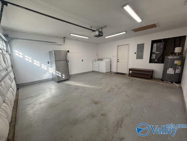 Building Photo - 104 Cypress Creek Dr
