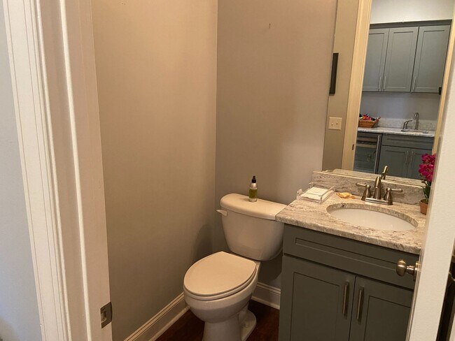 Building Photo - 4BR/4.5BA Furnished Townhome For Rent