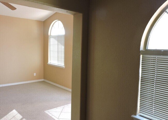 Building Photo - 3100 Tierra Mina Dr