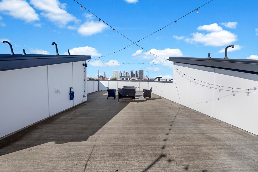 Private Terrace - 265 Castleberry Station Dr SW