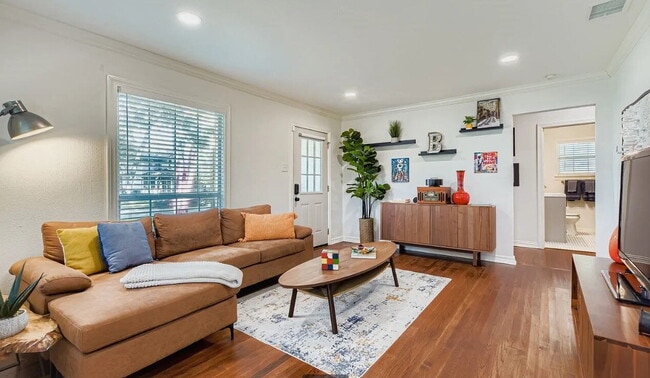 Building Photo - Updated Garland Home